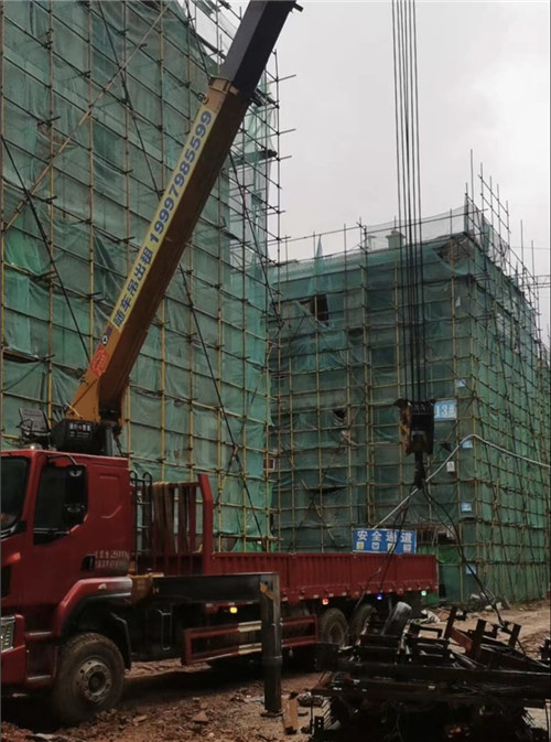 新乡县“慢工细活”—— 吊车的 “微动控制” 技术